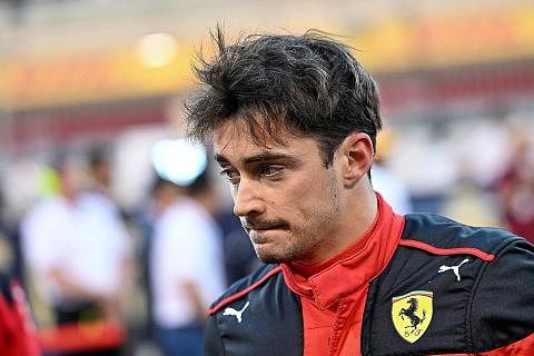 LANGGAR PERATURAN: Pelumba Ferrari Charles Leclerc melanggar peraturan yang membenarkan hanya dua perubahan ke atas kerata dalam satu musim. - Foto AFP