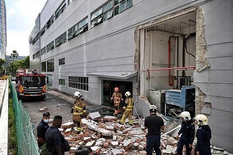 MUSNAH AKIBAT LETUPAN: Sebahagian tembok di bangunan pusat khidmat Audi di Ubi musnah akibat letupan yang berlaku pada 7 Mac 2023. - Foto ST