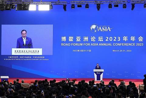 BUAT SERUAN: Datuk Seri Anwar Ibrahim nyatakan hasrat agar China memperkasakan semula Inisiatif Belt and Road dengan mendorong kerjasama antara negara-negara. - Foto REUTERS