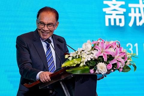DATUK SERI ANWAR: Sebagai negara merdeka, Malaysia akan pertahankan kedaulatannya dan menentukan perkara yang terbaik untuk negara. - Foto FACEBOOK DATUK SERI ANWAR IBRAHIM