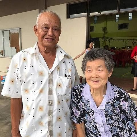 KERACUNAN IKAN BUNTAL: Pasangan warga emas Encik Ng Chuan Sing dan Cik Lim Siew Guan dari Kluang, Johor, ini meninggal dunia selepas makan ikan buntal. - Foto ihsan NG AI LEE
