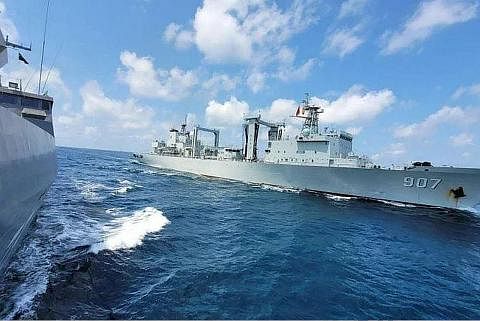 LATIHAN SAMA: Latihan antara tentera laut Singapura dengan China seperti yang diadakan pada September 2021, di perairan antarabangsa di Laut China Selatan, bakal berlangsung mulai 28 April hingga 1 Mei. - Foto MINDEF