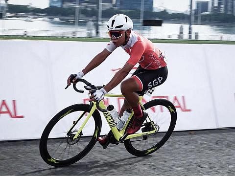 YAKIN: Berbekal pengalaman berlatih dan berlumba di Australia dan Thailand, Arfan yakin dapat menyumbang kepada pasukan lumba basikal Singapura dalam penampilan sulungnya di Sukan SEA. - Foto ihsan ARFAN FAISAL