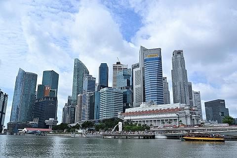 LEBIH TERMAMPU: Sewa di daerah kawasan pusat bandar (CBD) Singapura kekal lebih murah berbanding Hong Kong, menurut laporan CBRE. - Foto REUTERS