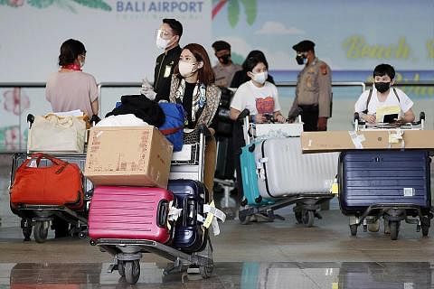 KEMBALI RANCAK: Sektor pelancongan Indonesia kian rancak selepas tempoh pandemik Covid-19 dengan lebih ramai pelancong tiba di negara itu pada suku pertama 2023. - Foto EPA-EFE