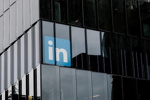 BUANG PEKERJA: LinkedIn berkata langkah untuk mengurangkan peranan dalam jualan, operasi dan pasukan sokongan bertujuan untuk menyelaraskan operasi syarikat. - Foto fail