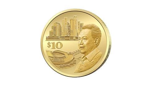 SYILING PERINGATAN: Satu permukaan syiling LKY100 akan memaparkan potret mendiang Encik Lee Kuan Yew dan Bedungan Marina di latar depan. - Foto MAS