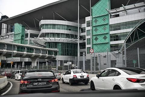LEBIH LANCAR: Perjalanan antara dua pusat pemeriksaan darat Johor dengan Singapura kini dilaporkan lebih lancar ekoran beberapa tindakan yang diambil kerajaan Johor. - Foto ST