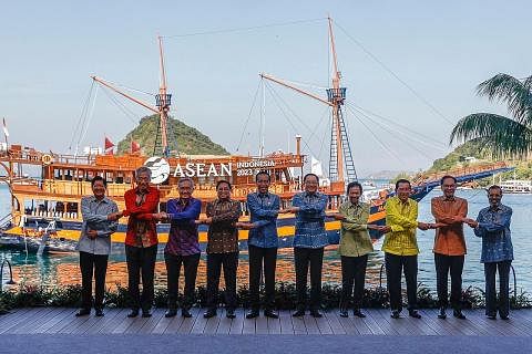 BERTEMU: Para pemimpin dari 10 negara berjumpa di Sidang Puncak Asean ke-42 di Labuan Bajo, Indonesia pada 10-11 Mei 2023. - Foto AFP