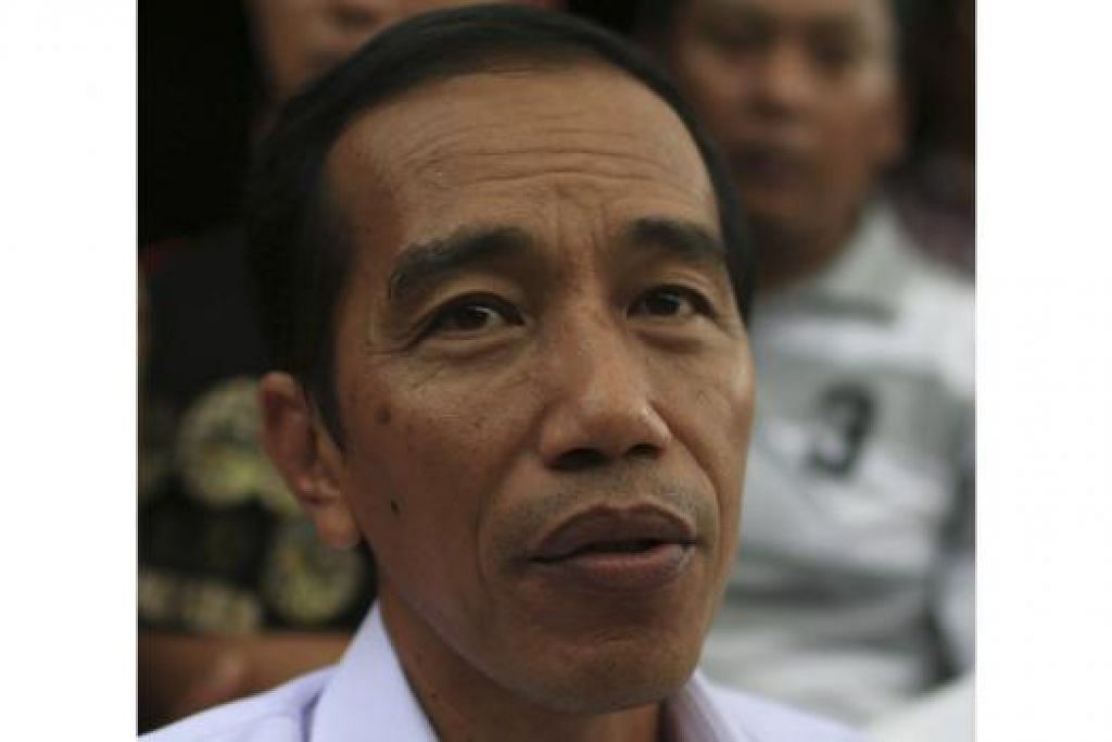 JADI HARAPAN INDONESIA?: Encik Joko Widodo (Jokowi) (gambar) mungkin digandingkan dengan mantan naib presiden, Encik Jusuf Kalla. - Foto-foto fail
