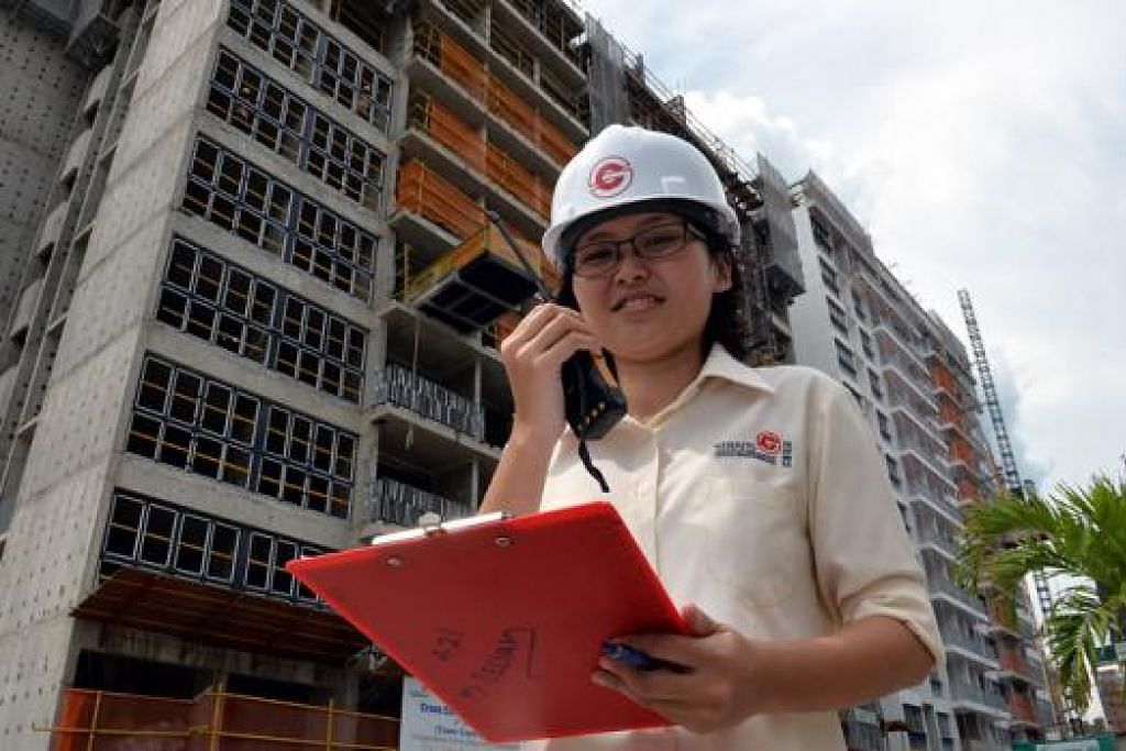 SEKITARAN DINAMIK: MND dan BCA berharap lebih ramai wanita seperti jurutera sivil daripada firma Straits Construction, Cik Suria Abdul Rahman, akan menyertai sektor binaan. - Foto M.O SALLEH