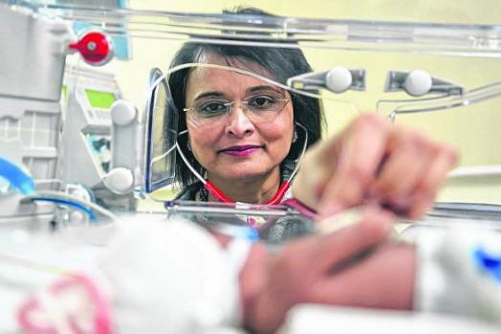 PERLU PERHATIAN: Menurut Dr Varsha Atul Shah, memandangkan organ dan otot bayi tidak cukup bulan mempunyai tempoh pembentukan yang sedikit berbanding bayi cukup bulan, bayi ini berkemungkinan menghadapi masalah kesihatan atau perkembangan. - Foto M.O. SALLEH