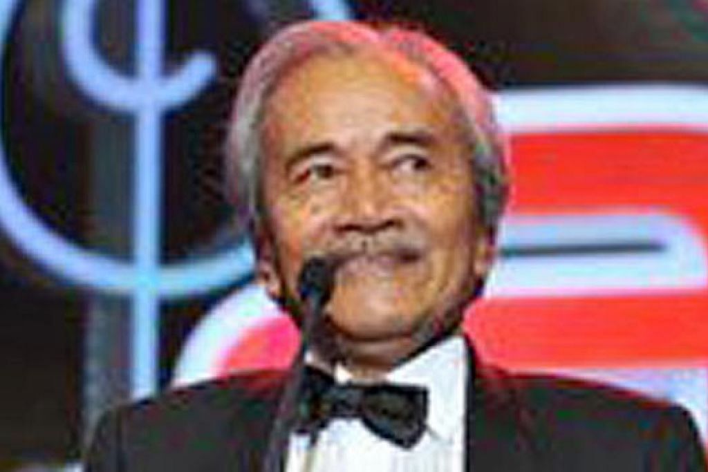 PENGHARGAAN: Seniman Dato' Rahim Razali diberi pengiktirafan sebagai penerima Anugerah Pencapaian Sepanjang Hayat.