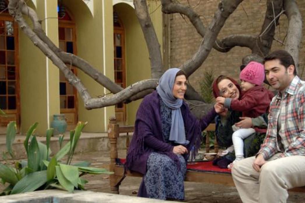FILEM 'HERE WITHOUT ME': Filem arahan Bahram Tavakoli ini akan ditayangkan pada 20 Jun mulai 9.30 malam. Ia memaparkan percanggahan impian dan realiti terhadap pergelutan hidup keluarga ibu tunggal yang cuba menjalani hidup di Teheran. - Foto-foto PESTA FILEM IRAN 