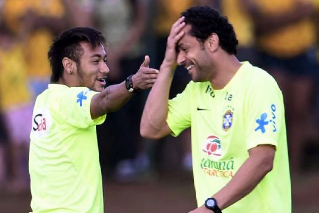 BINTANG DAN PENGUMPAN: Neymar (kiri) dan Fred dijangka digandingkan di barisan serangan dengan Fred bertindak sebagai pengumpan. - Foto AFP
