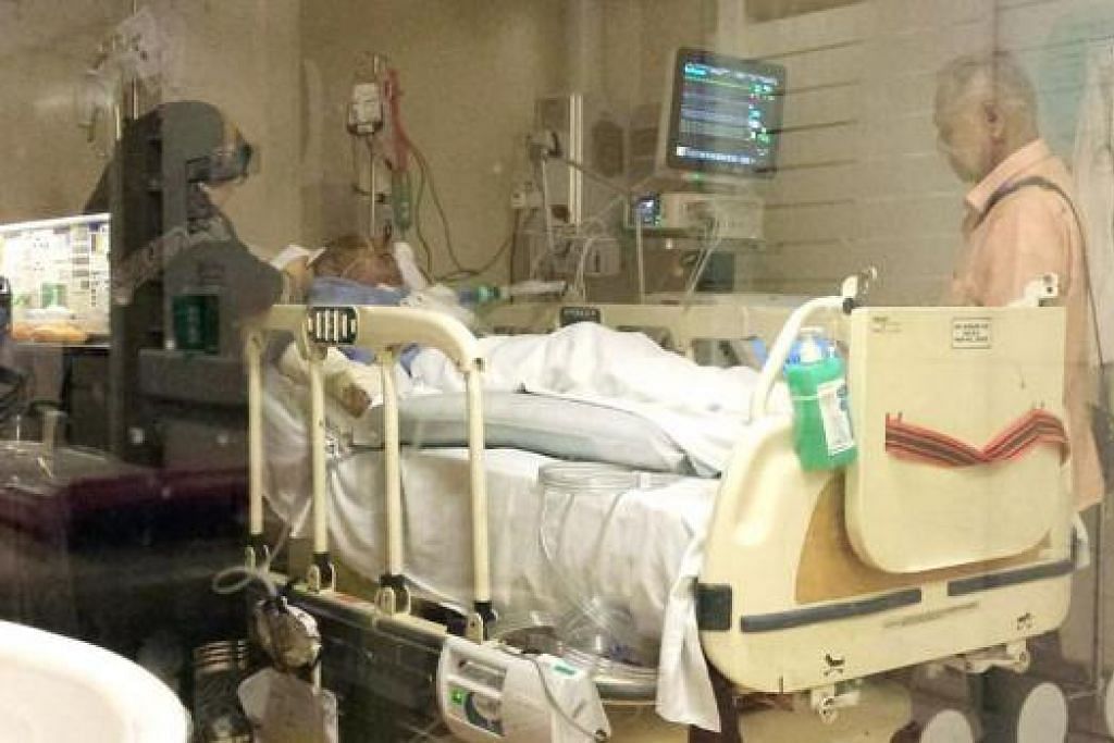 KINI STABIL: Encik Nasron, yang masih belum sedarkan diri, kini dirawat di ICU, SGH. - Foto FACEBOOK