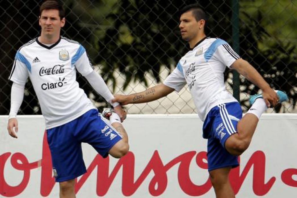 BINTANG ARGENTINA: Lionel Messi (kiri) and Sergio "Kun" Aguero memikul tanggungjawab memastikan kejayaan Argentina dalam kejohanan Piala Dunia. – Foto REUTERS
