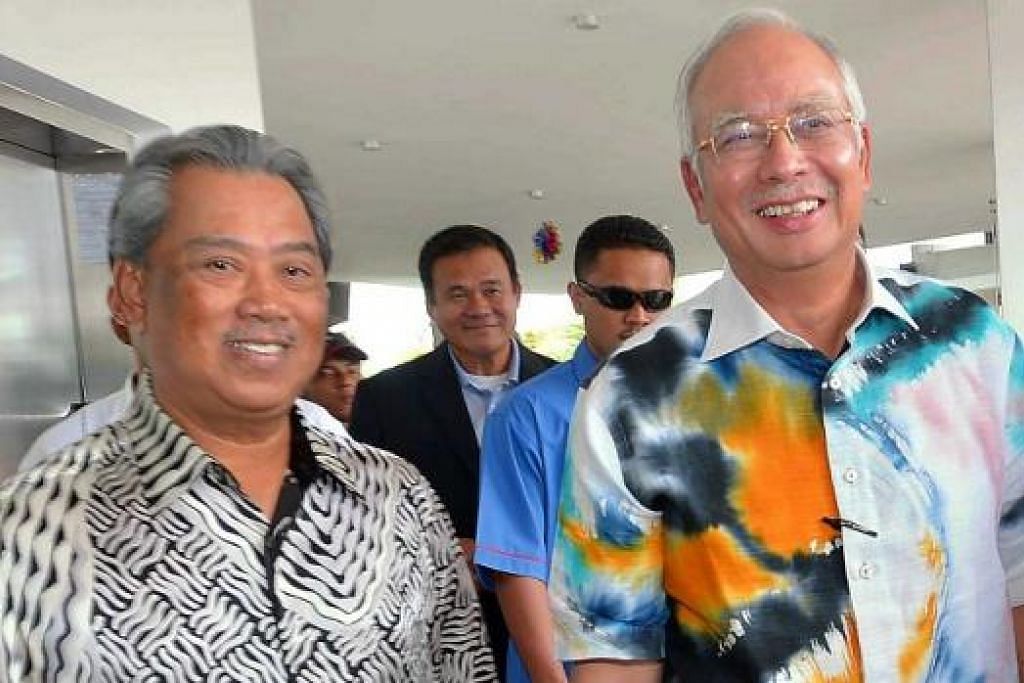 HANYA SPEKULASI: Datuk Seri Najib (kanan) menyangkal khabar angin tentang pengunduran timbalannya, Tan Sri Muhyiddin Yassin, dari Kabinet dan menganggapnya sebagai "rekaan politik". - Foto