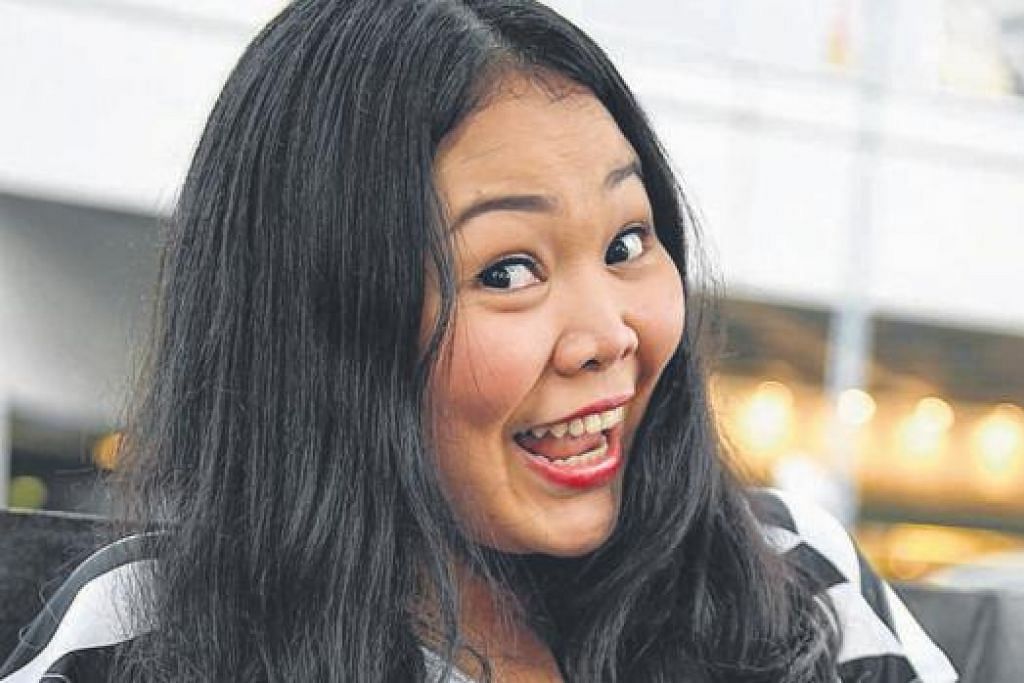 ASAH BAKAT DI ITE: Bakat terpendam Cik Siti Khalijah Zainal berlakon di atas pentas dicungkil dan digilap ketika beliau menuntut di ITE Bedok kira-kira 10 tahun lalu. - Foto M.O. SALLEH
