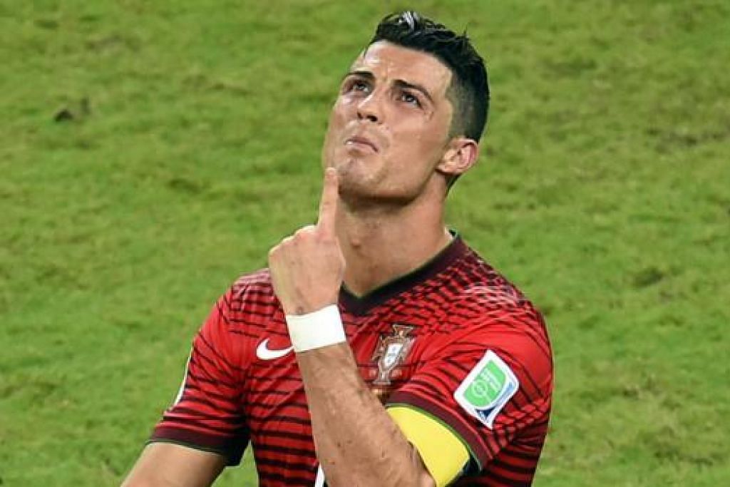 MEMINTA SATU PELUANG: Ronaldo, yang kelihatan begitu kecewa tidak mendapat sokongan daripada rakan-rakannya, seolah-olah memohon diberi satu peluang untuk membuktikan kebolehannya. - Foto AFP
