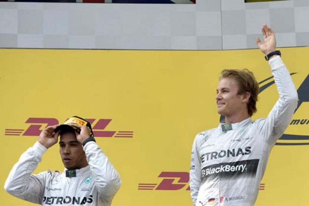 SETERU SEPASUKAN?: Lewis Hamilton (kiri) dan Nico Rosberg telah diberi amaran supaya berkongsi maklumat kenderaan masing-masing dalam perlumbaan masa depan. - Foto AFP