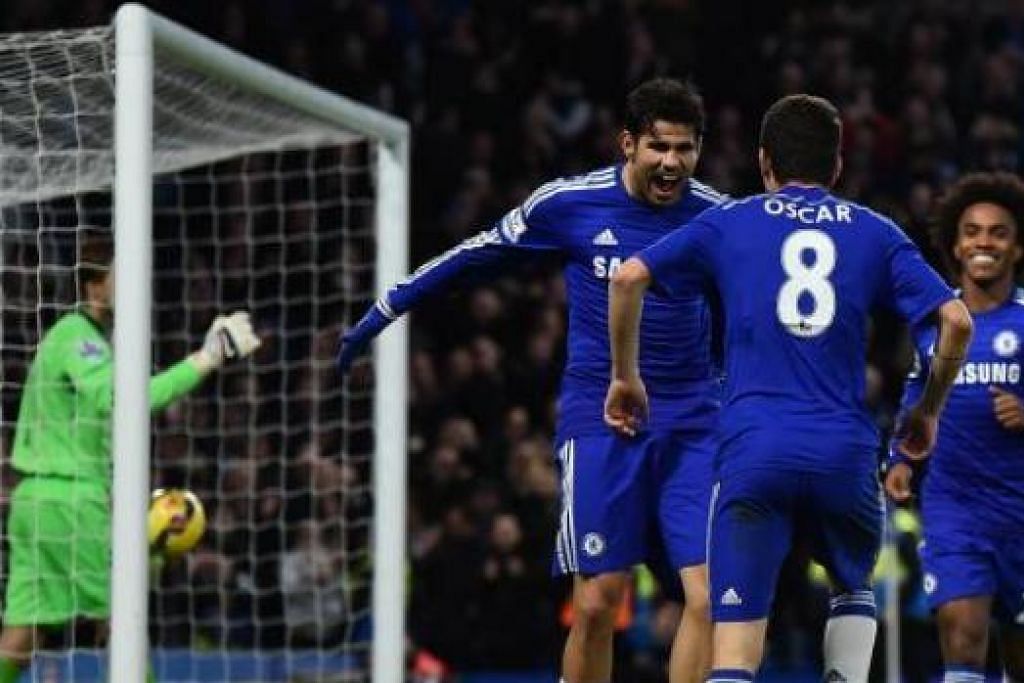 TERUS CEMERLANG: Penyerang sensasi Chelsea, Diego Costa (kiri) meraikan gol kedua dengan rakannya, Oscar, yang turut menemui sasaran dua kali semasa kemenangan besar ke atas Swansea kelmarin. - Foto AFP