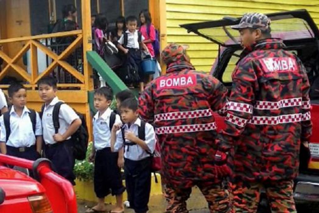 PINDAH AKIBAT BANJIR: Seramai 73 murid di Sekolah Kebangsaan Siang-Siang, Lawas dipindahkan dalam Ops Pemindahan Mangsa Banjir di Sarawak. - Foto BHM