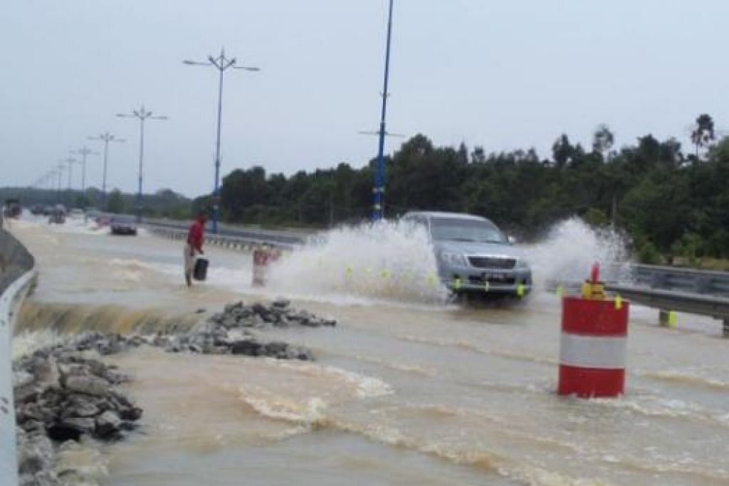 Mangsa Banjir Di Pekan Dan Kuala Krai Hargai Bantuan Dari Singapura Berita Setempat Beritaharian Sg