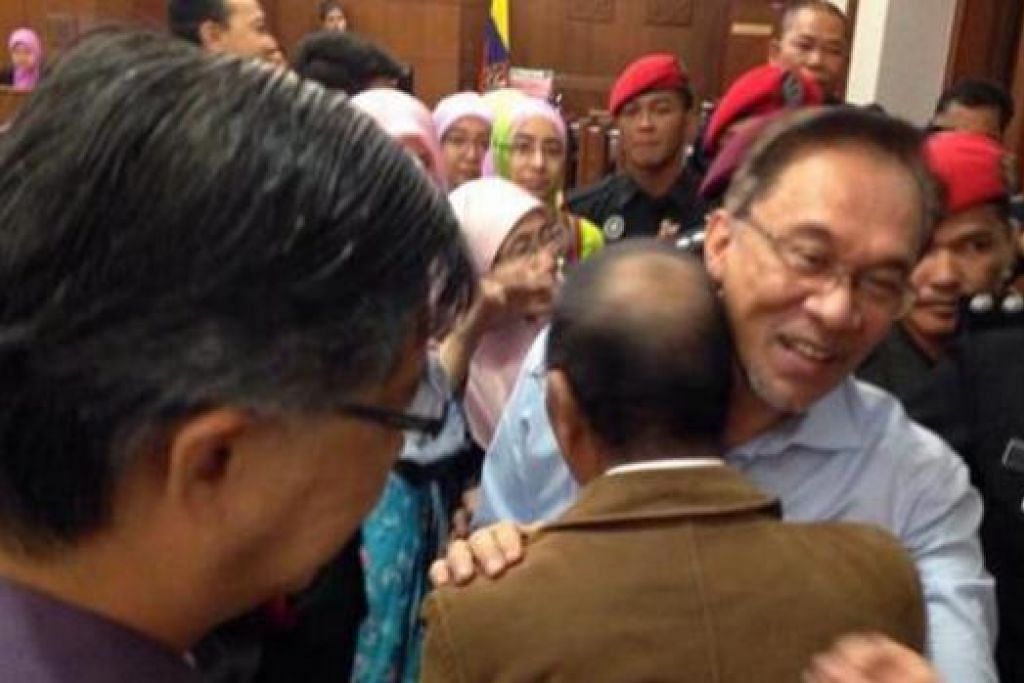 Anwar Tidur Atas Tilam Tipis Di Penjara Berita Dunia Beritaharian Sg