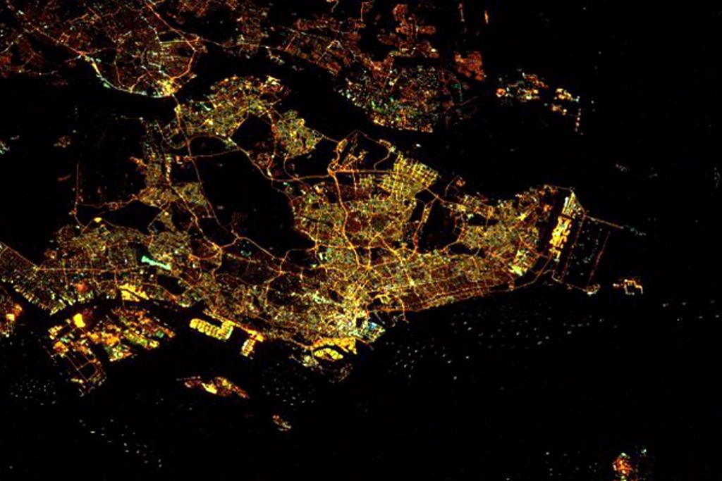 Rupa Singapura dari angkasa lepas