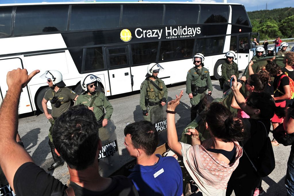 Pelarian di Greece bantah dipindah ke kem baru