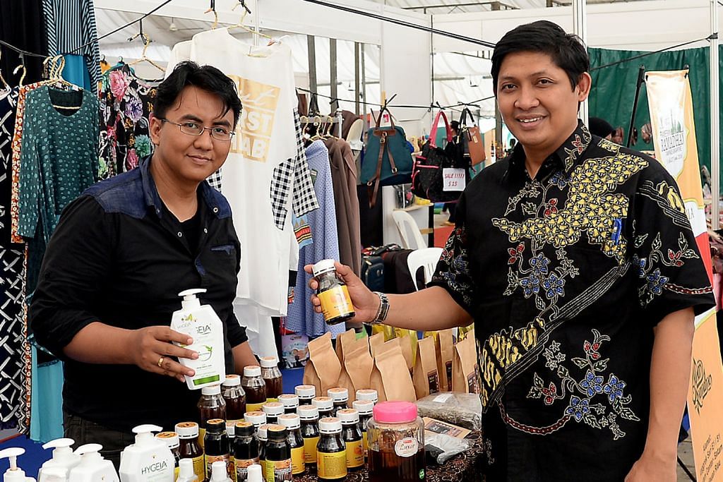 Peniaga Indonesia teroka pasaran S'pura di bazar Tampines EKONIAGA: PELUANG NIAGA SEKITAR RAMADAN