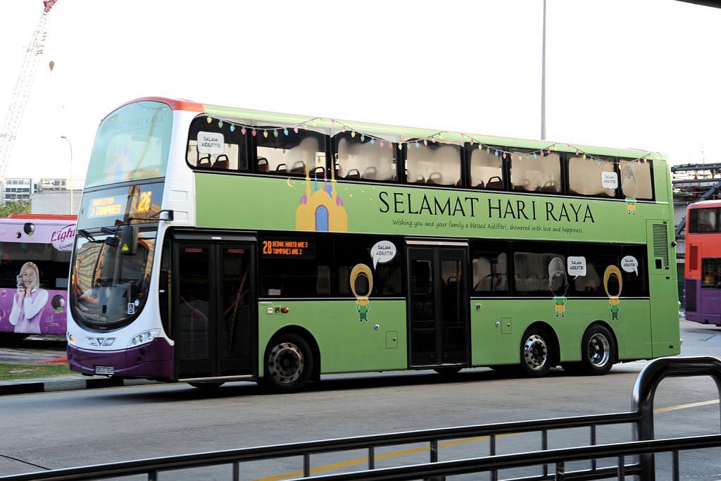 Tiga bas SBS Transit dihias meriah dengan desain Hari Raya