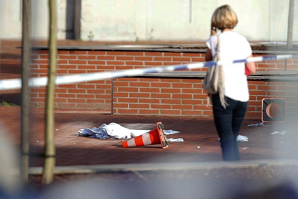 Lelaki berparang cederakan dua polis wanita di Belgium