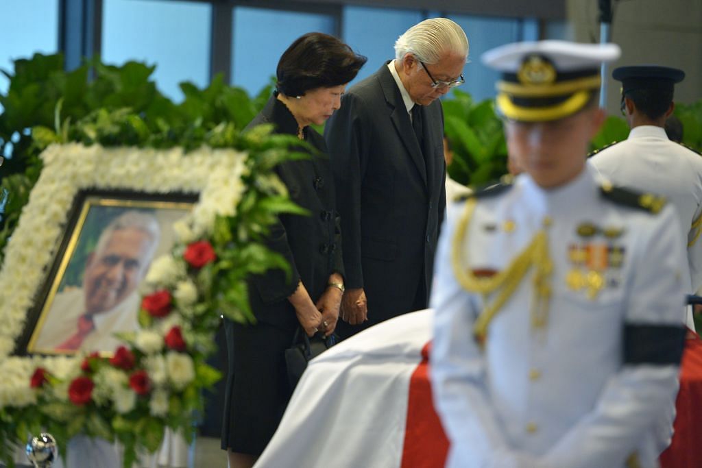 Presiden Tony Tan pemimpin S'pura pertama beri penghormatan terakhir S R NATHAN DALAM KENANGAN