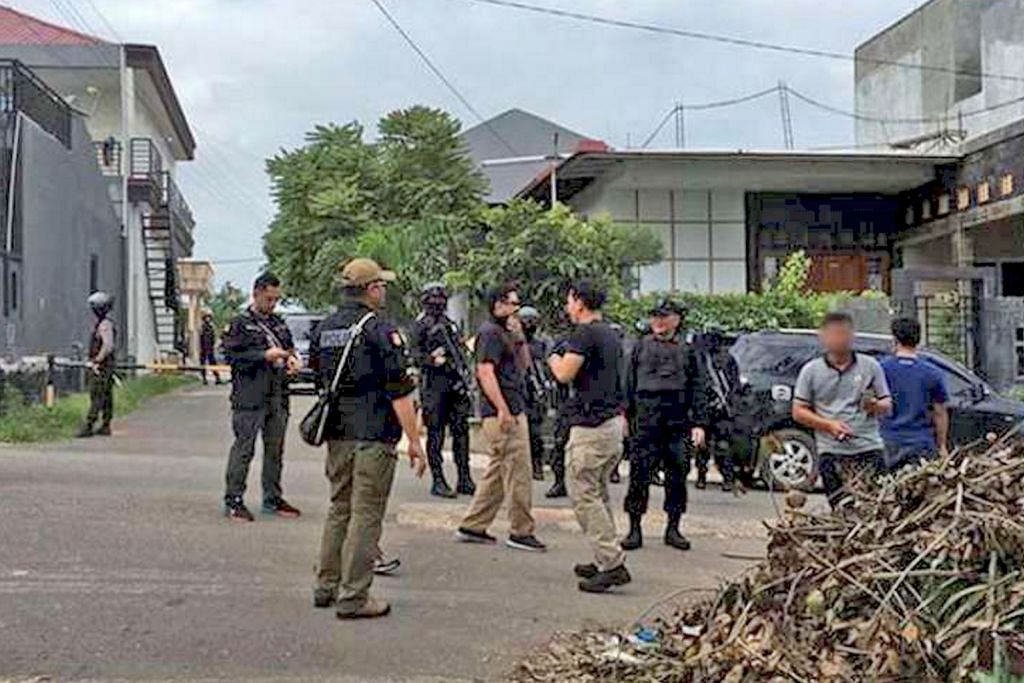 Suspek terbaru dedah pelan menyamar sebagai pekerja pembersihan di Sentosa KOMPLOT SERANG MARINA BAY