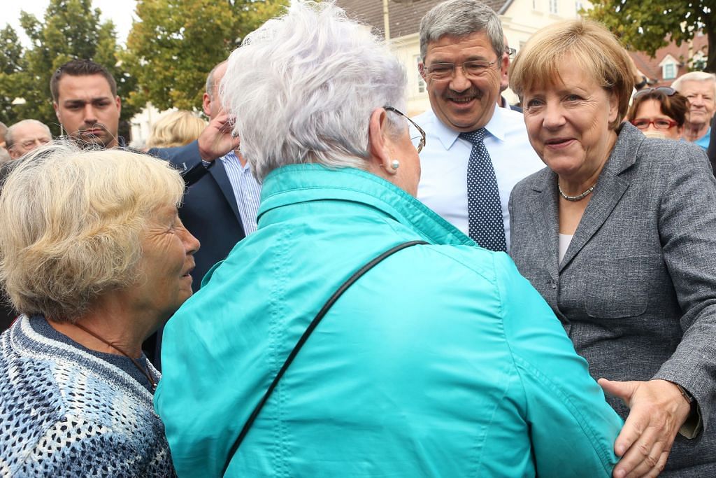 Populariti Merkel junam sebab sokong pelarian