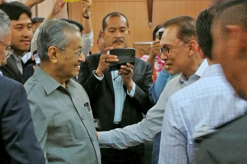Mungkinkah Mahathir, Anwar berbaik semula?