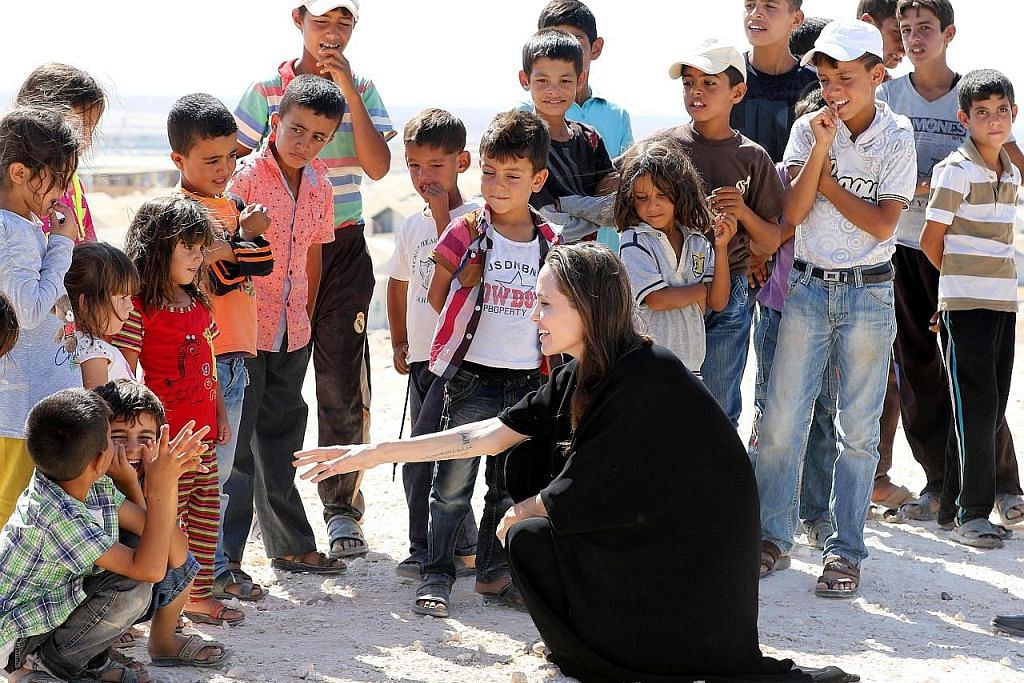 Kanak-kanak pelarian buat Angelina Jolie terharu