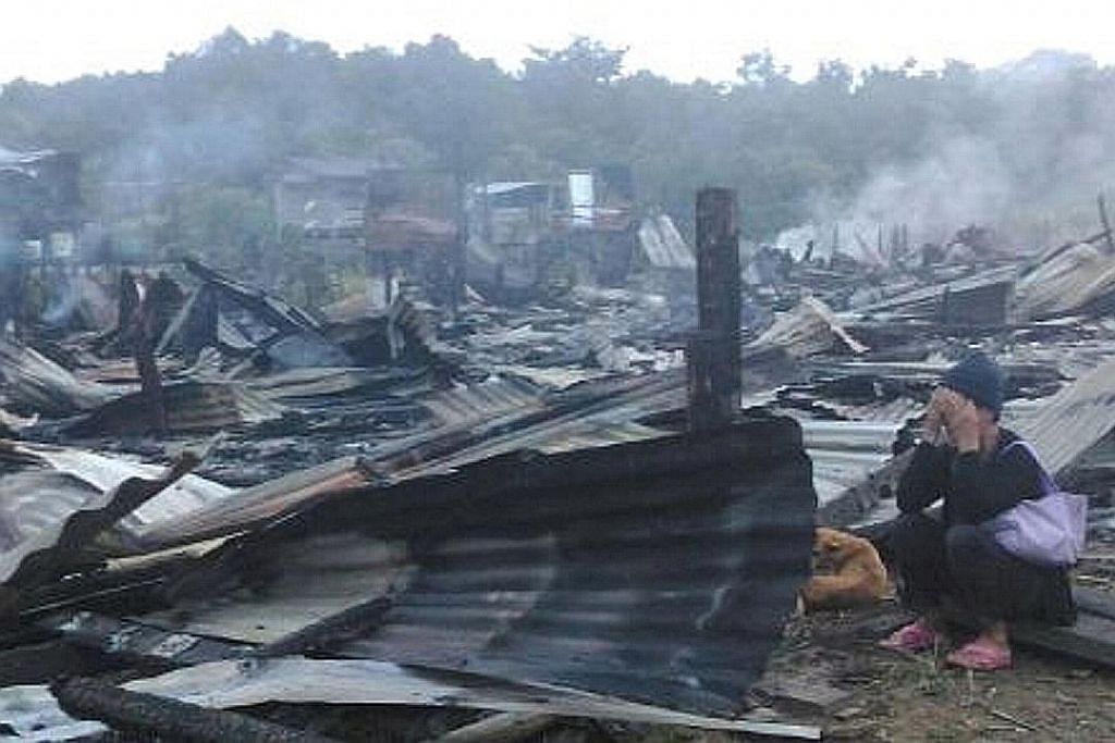 Rumah panjang di Sarawak dijilat api