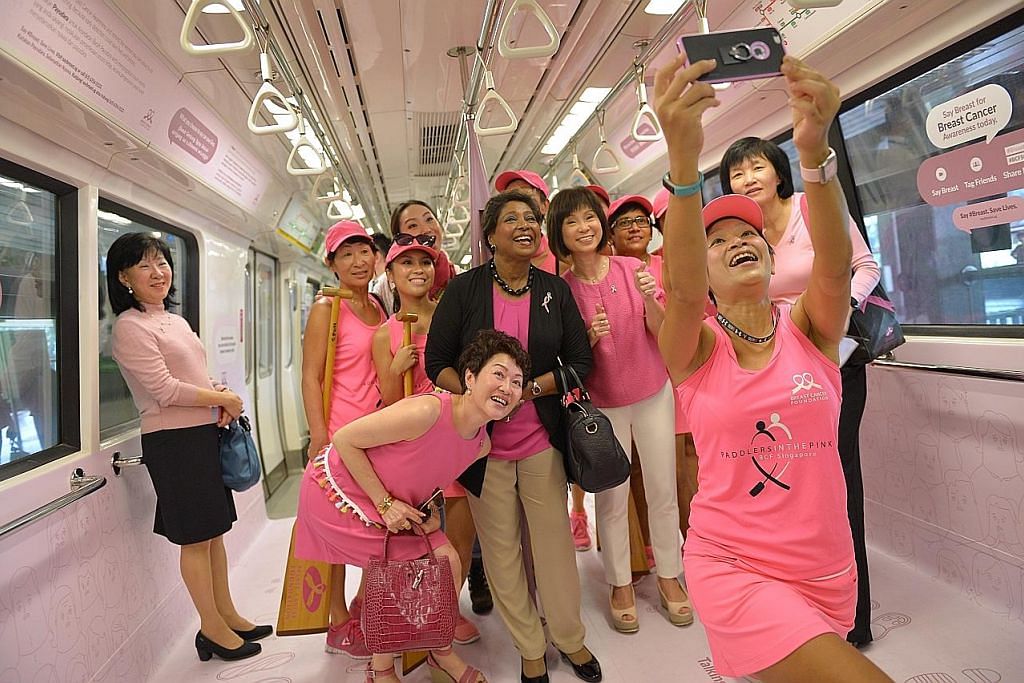 Kabin MRT dihiasi barangan merah jambu bagi pertingkat kesedaran