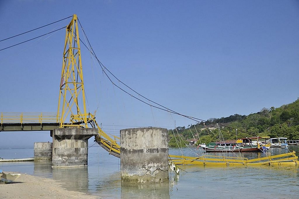 Jambatan di Bali runtuh ekoran terlebih muatan