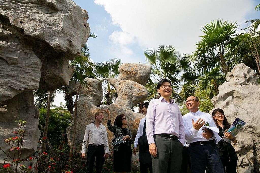 Nikmati bentuk batu luar biasa di Taman di Persisiran