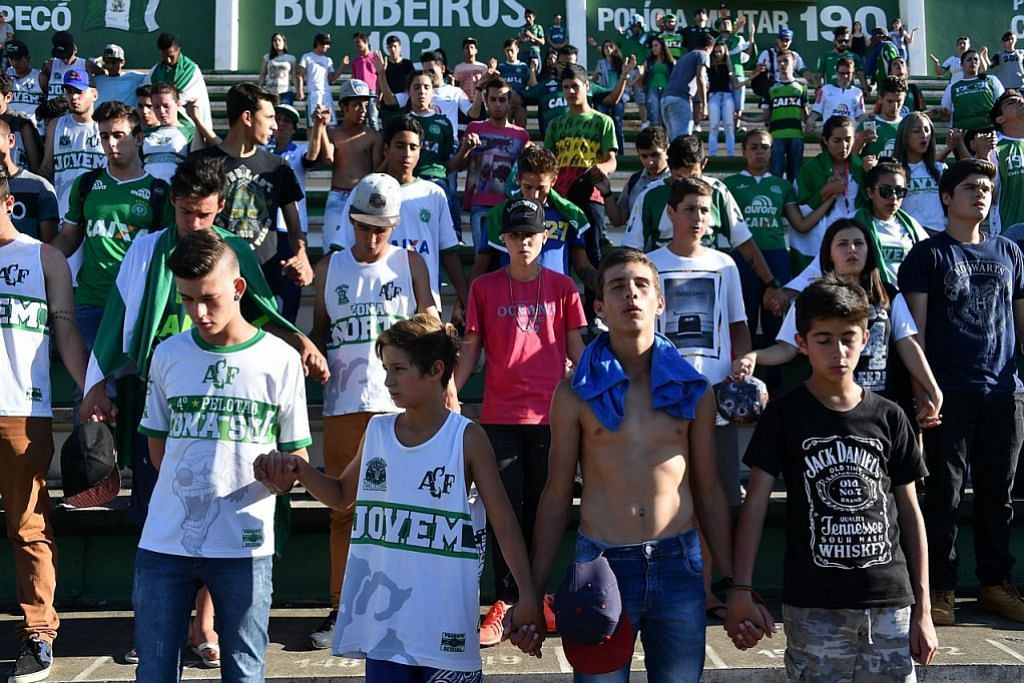 Dunia bola sepak berkabung TRAGEDI PESAWAT TERHEMPAS DI COLOMBIA