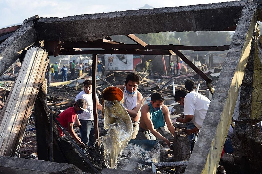 Sekitar 30 maut dek letupan pasar bunga api di Mexico