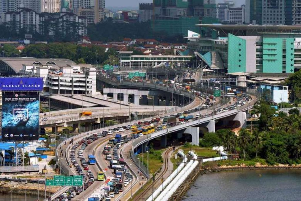 LTA kenakan bayaran jalan raya sepadan ke atas kereta ...