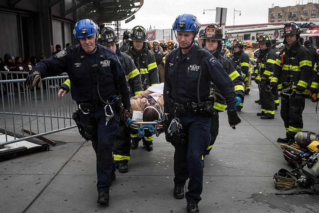 Sekitar 100 cedera apabila kereta api tergelincir dekat landasan Brooklyn