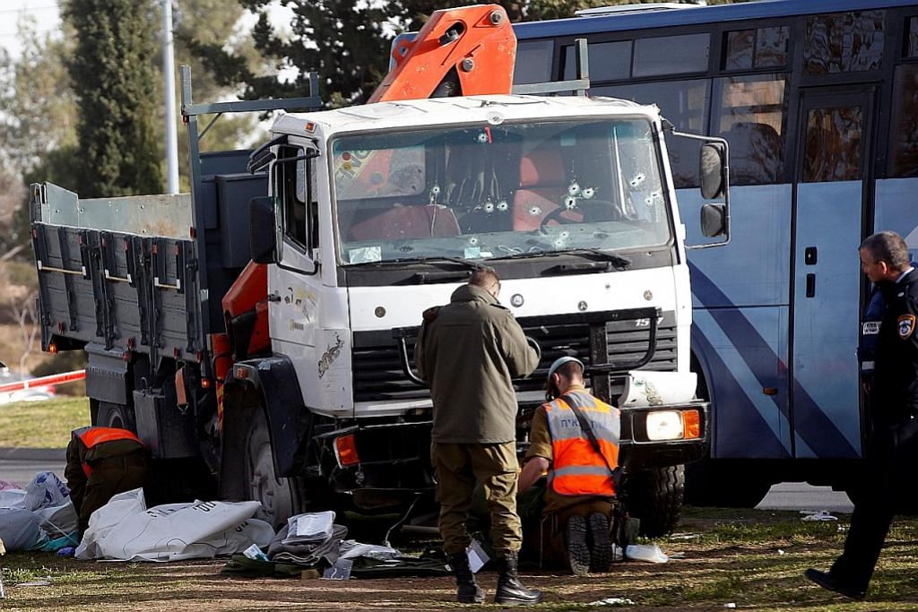 Empat terbunuh selepas trak yang dipandu warga Palestin rempuh askar di Baitulmakdis