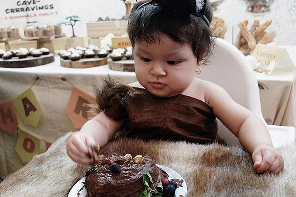 Sambut ulang tahun pertama dengan kek keledek