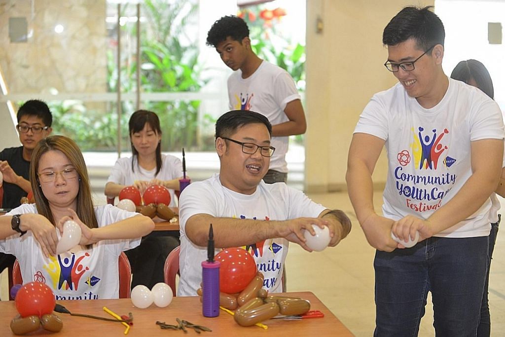 PESTA MASYARAKAT 'YOUTHCARE' CC Boon Lay anjur bengkel kemahiran untuk penduduk